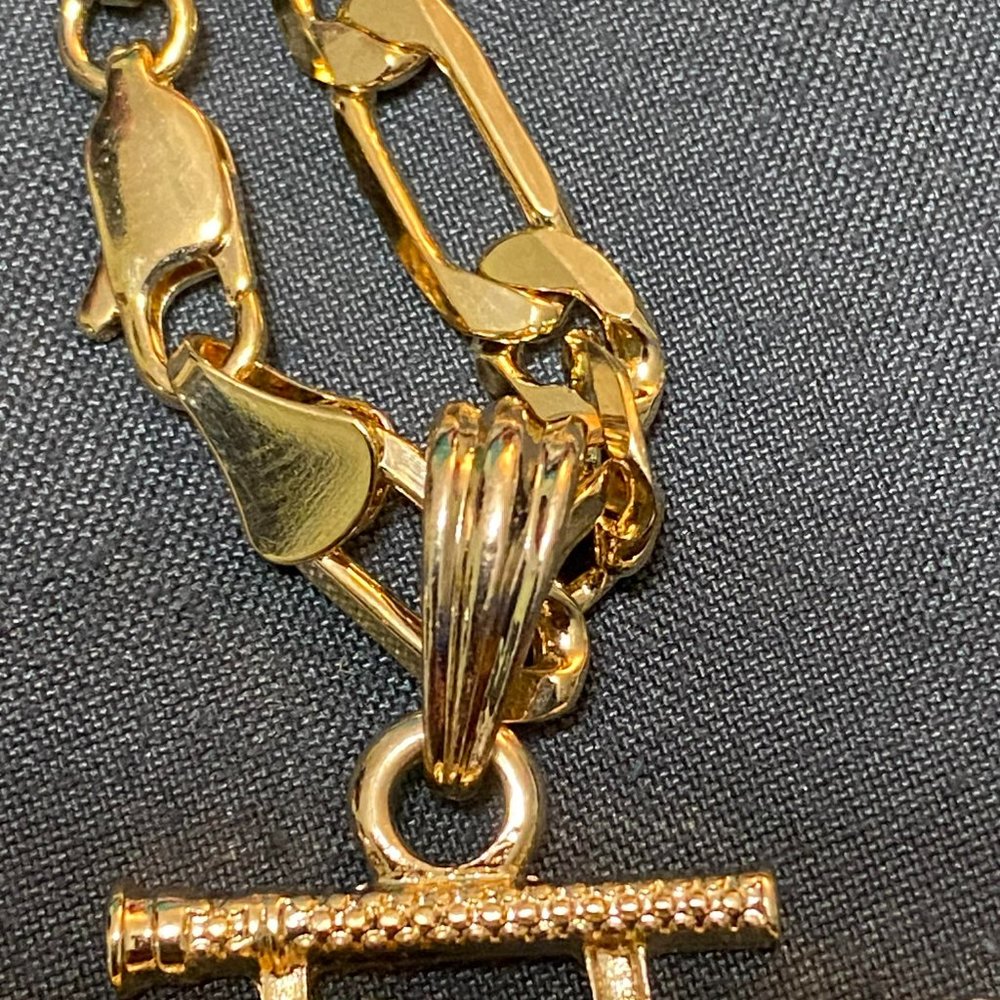 Gold Tone Uzi Pendant and 24 Inch Chain Unisex - Picture 3 of 3